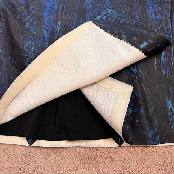 NWT! Elie Tahari Lamb Leather Zinaida Skirt in Ocean Blue. Size 4. - Picture 11 of 16
